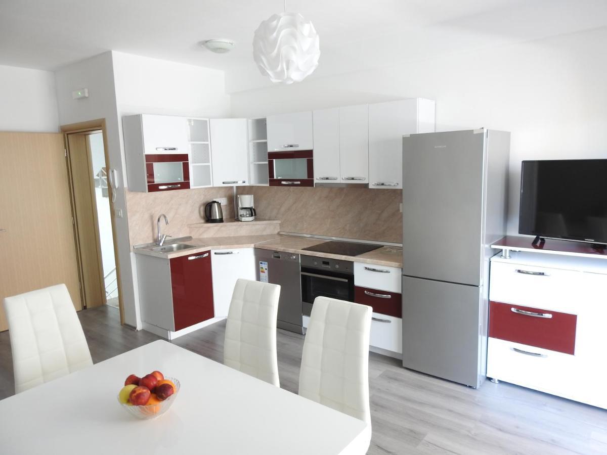 Apartmani Hrvoje Klarić - Srima Vodice Zewnętrze zdjęcie